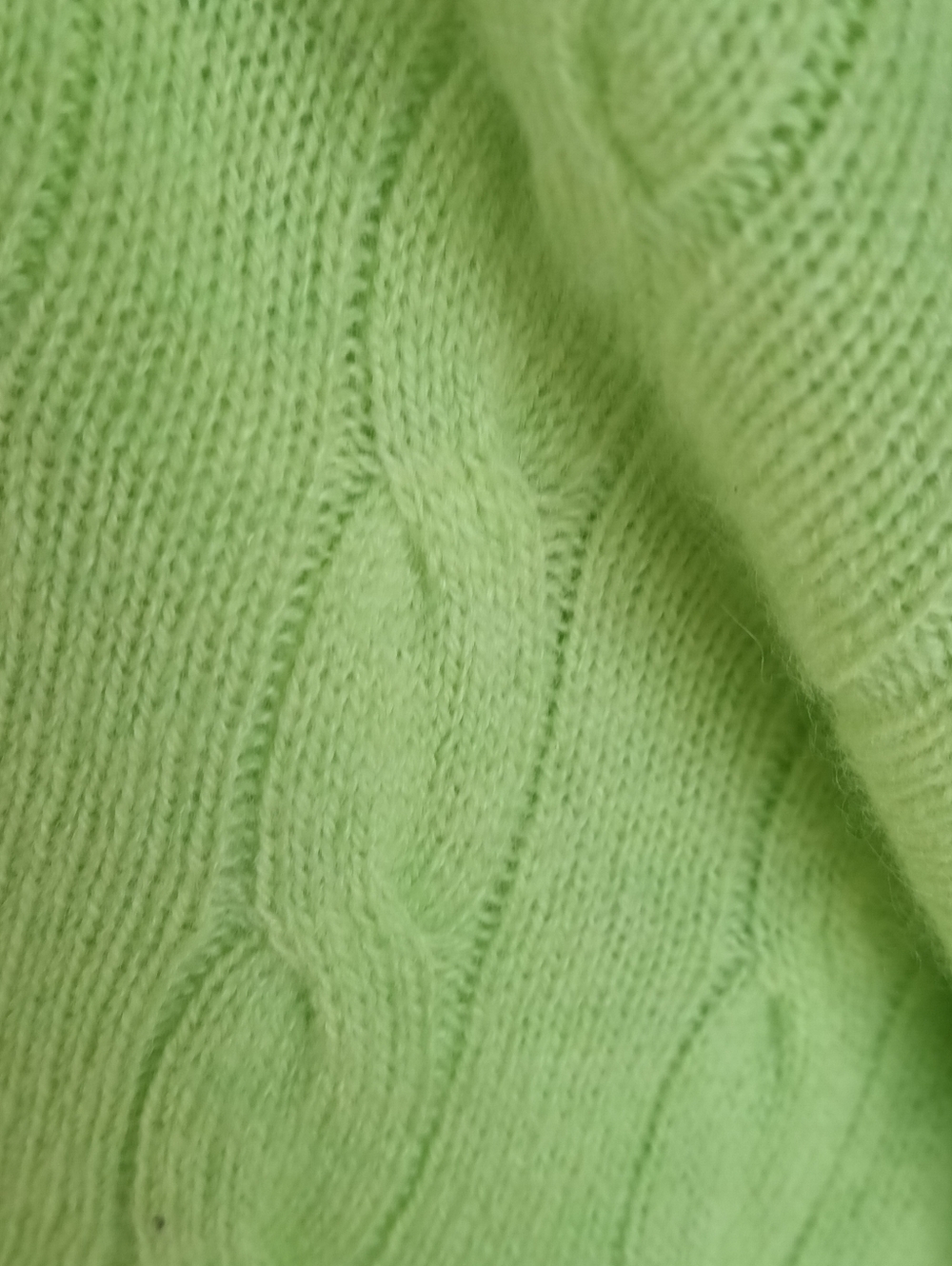 Cashmere Lilly Pulitzer Cable Knit Bright Lime-Green V-Neck Sweater, Small.